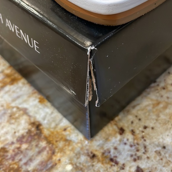 SAKS FIFTH AVENUE WHITE BASKET WEAVE SANDELS SIZE 8.5 - Picture 7 of 7